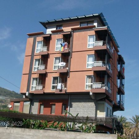 Residence Dei Fiori Бордигера Экстерьер фото